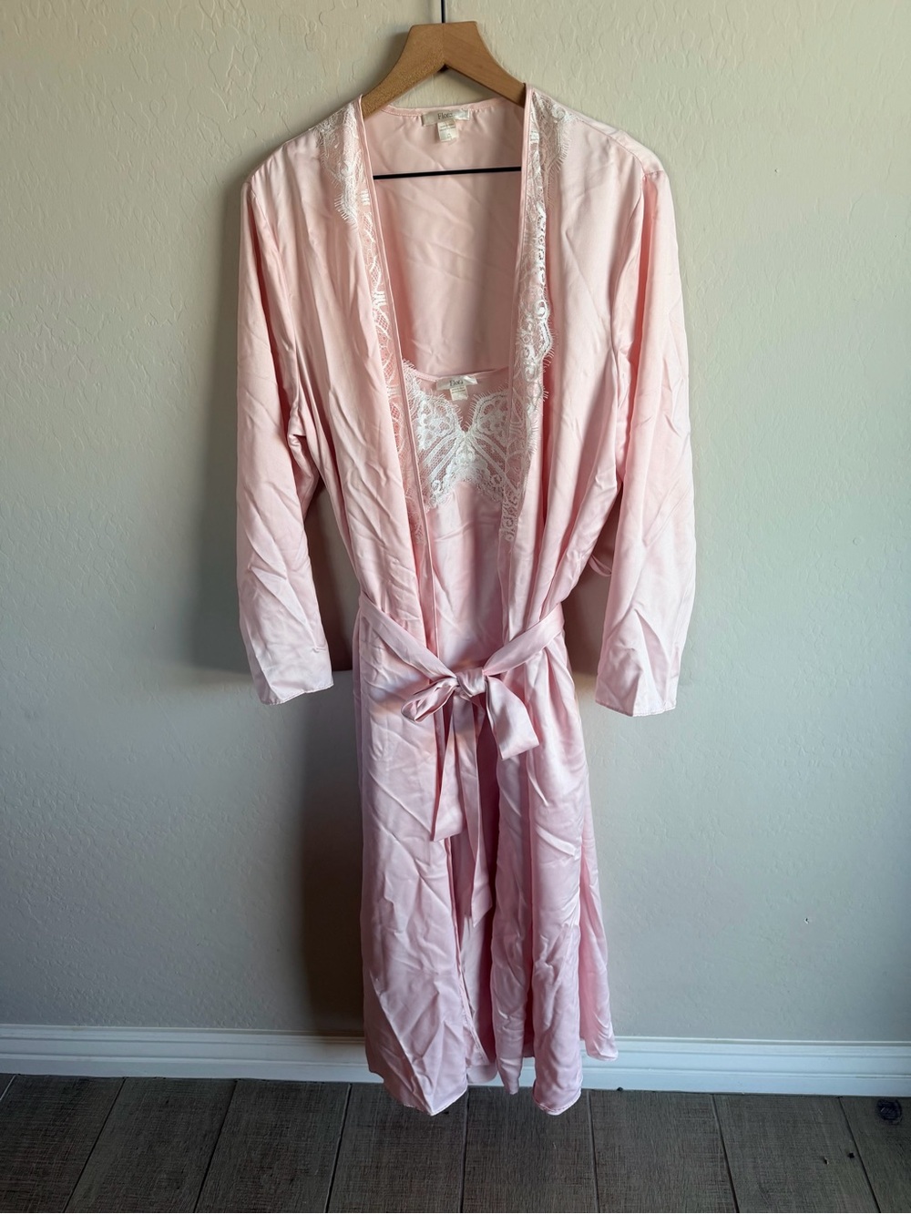 Light Pink Satin Robe & Nightgown Set 1X Lace Coquette Dainty Sexy Comfy Plus